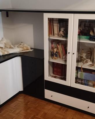 coppia mobili da soggiorno-credenza e vetrina