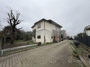 Immobile in asta di 155 m² con 4 locali e box auto