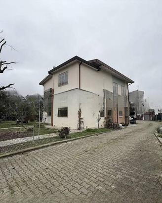 Immobile in asta di 155 m² con 4 locali e box auto