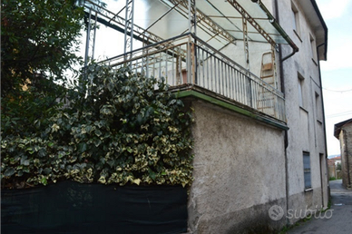 Ampio e autonomo Immobile a Montignoso