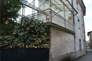 Ampio e autonomo Immobile a Montignoso