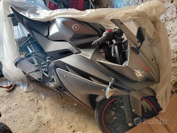 Moto YZF-R125 del 2013 Matt Grey