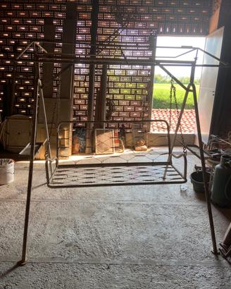 Dondolo artigianale in ferro