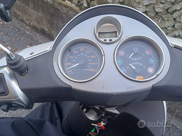 Scotter 200 piaggio carnaby