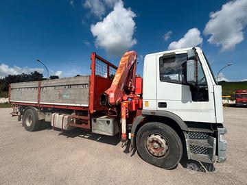 Camion IVECO con GRU