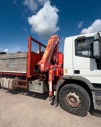 Camion IVECO con GRU