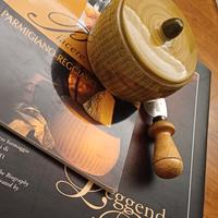 set parmiggiano reggiano 