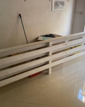 Ringhiera in legno color bianco