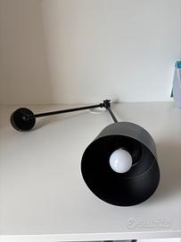 Lampada orientabile Nera