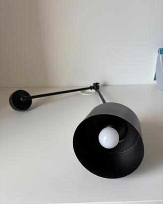 Lampada orientabile Nera