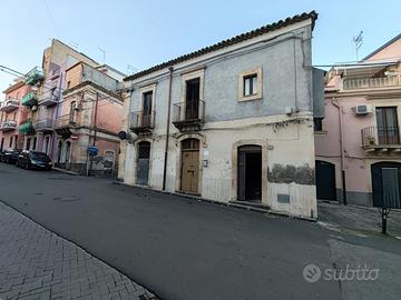 Casa singola nel cuore di Militello Val di Catania