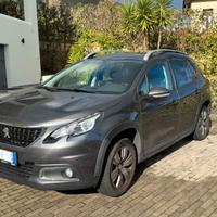 Peugeot 2008 1.2 Signature adatta NEOPATENTATI