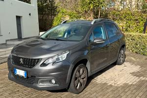 Peugeot 2008 1.2 Signature adatta NEOPATENTATI