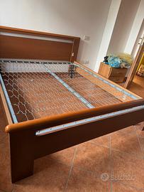 Letto matrimoniale con rete e 2 comodini