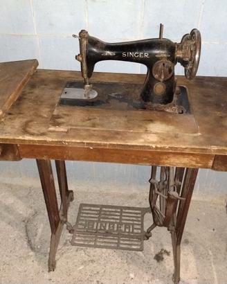 Macchina da cucire Singer anni 60