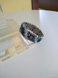 Elegante bracciale semirigido con pietre