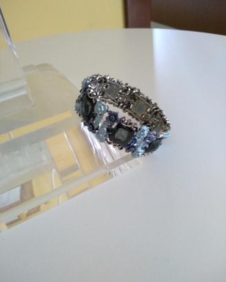 Elegante bracciale semirigido con pietre