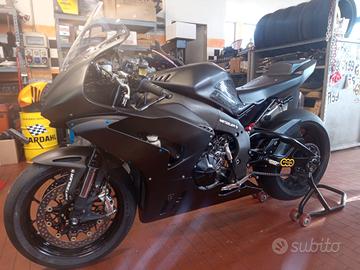 CBR 1000 rr-r pronto pista 