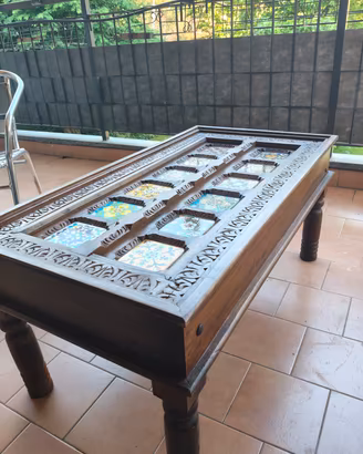 Tavolino da salotto con piastrelle 