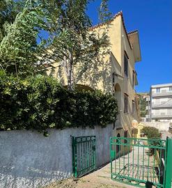 Lampetia Cetraro fronte mare