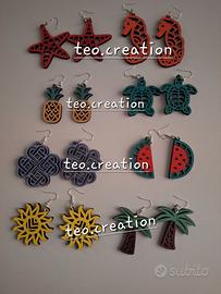 set di orecchini in legno