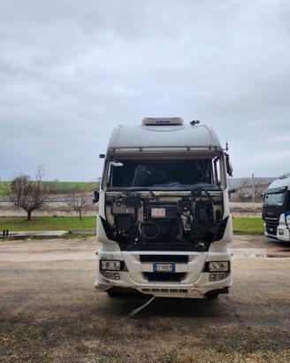 Stralis hi-way 480 incidentato