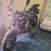 Moto Yamaha MT-03