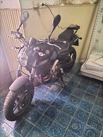 Moto Yamaha MT-03