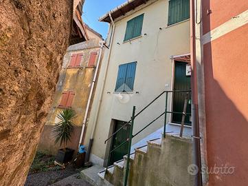 VILLA A SCHIERA A SERRA RICCÒ