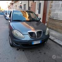 lancia y 