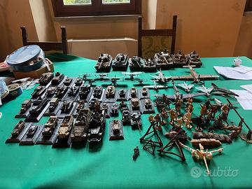 Modellini di carri armati, aerei, mezzi, e soldati