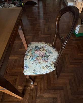 Sedie imbottite in stile classico 