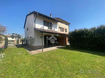 CASA SEMINDIPENDENTE A ISOLA SANT'ANTONIO