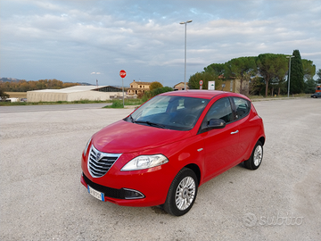 Lancia ypsilon 900cc METANO 2014