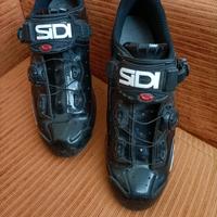 paio di scarpe Sidi 