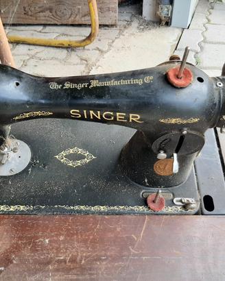 Macchina da cucire Singer antica