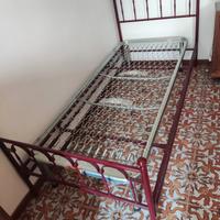 letto con rete ortopedica.