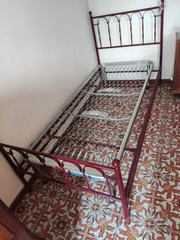 letto con rete ortopedica.