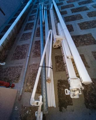 Tende da sole a bracci estensibili Arquati