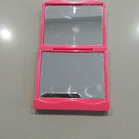 Specchietto rosa richiudibile da borsa
