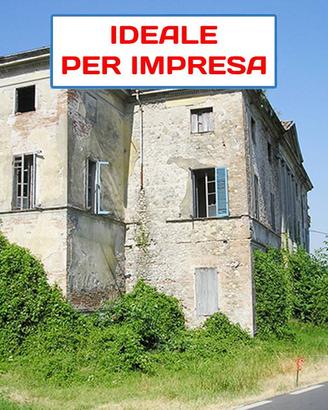 Rustico / Casale di 1500 m² con più di 5 locali a 