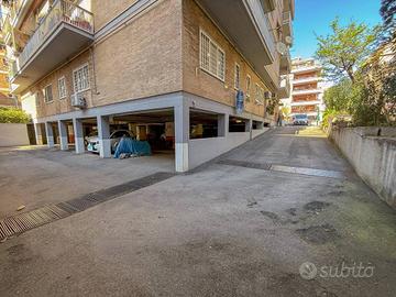 Box / Garage di 10 m² a Roma