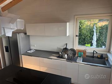 Cucina quasi completa con elettrodomestici