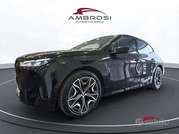 BMW iX xDrive40 Pacchetto Sportivo Edition Signa