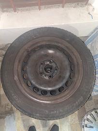 set composto da 4 cerchi e copri cerchi Volkswagen