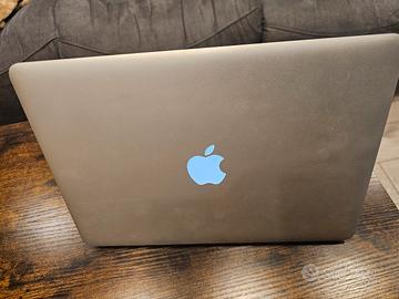 MacBook Air 2017 i5 - 8GB RAM - 256 SSD
