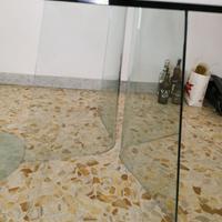 Tavolo di cristallo circolare