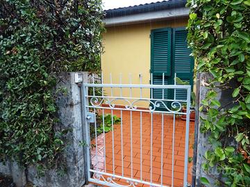 Cecina Mare, casina C2 indipendente con giardino