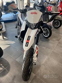 Aprilia SX 125 .