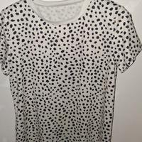 t-shirt bianca e nera